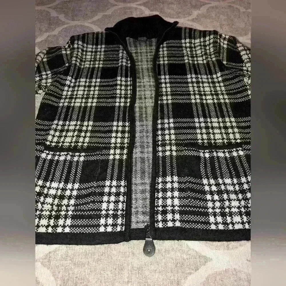 Black and White Plaid Zipper Jacket Size Large Thick And Warm - Picture 4 of 6